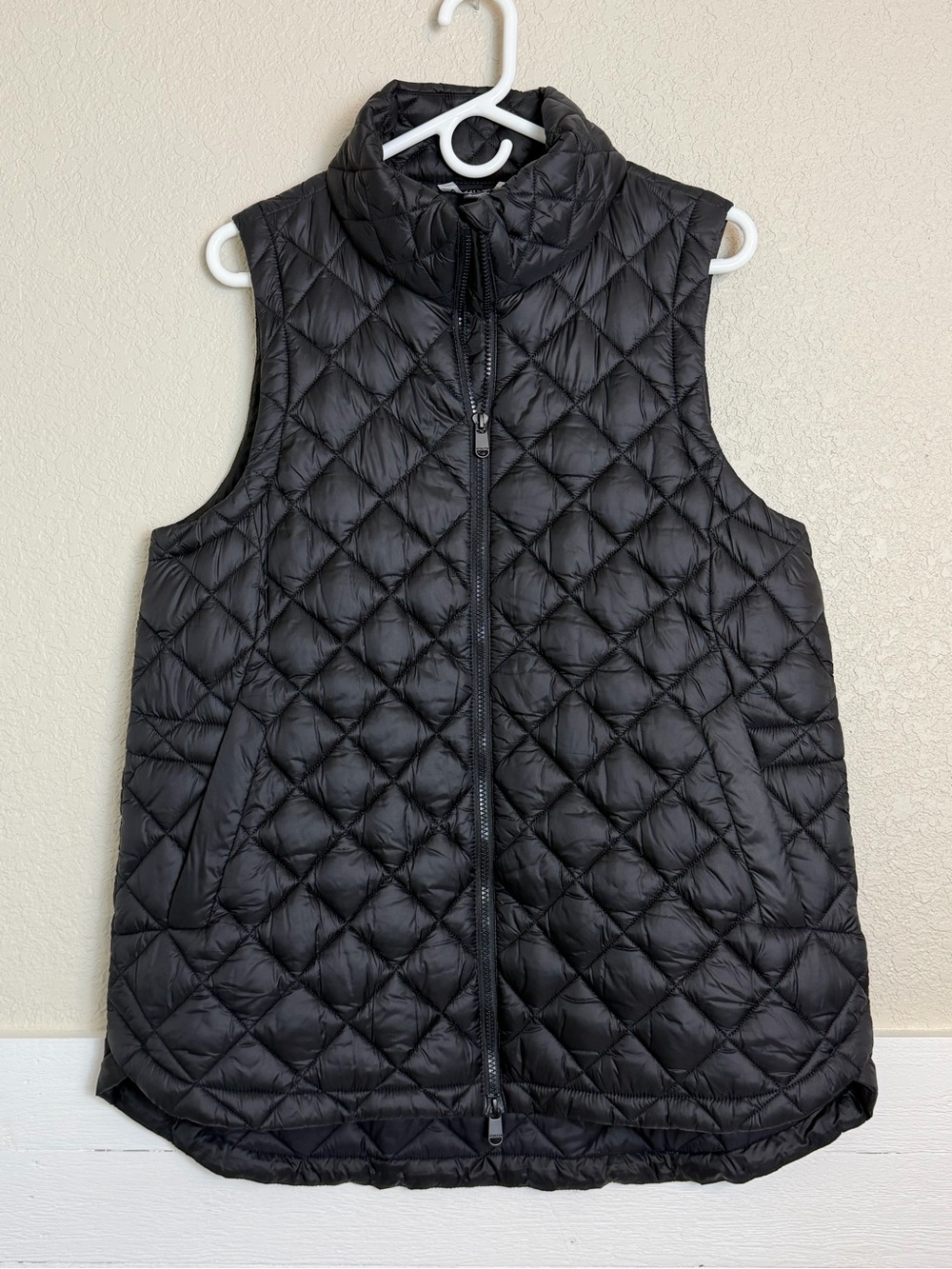 Athleta Black Quilted Women's Puffer Vest - Lightweight Zip Front Size Large